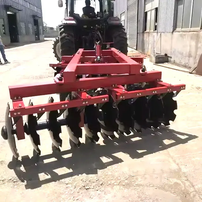 Through the upper and lower pull rods of the three-point suspension, it firmly connects implements such as plows, seeders, and sprayers. Through the upper and lower pull rods of the three-point suspension, it firmly connects implements such as plows, seeders, and sprayers.